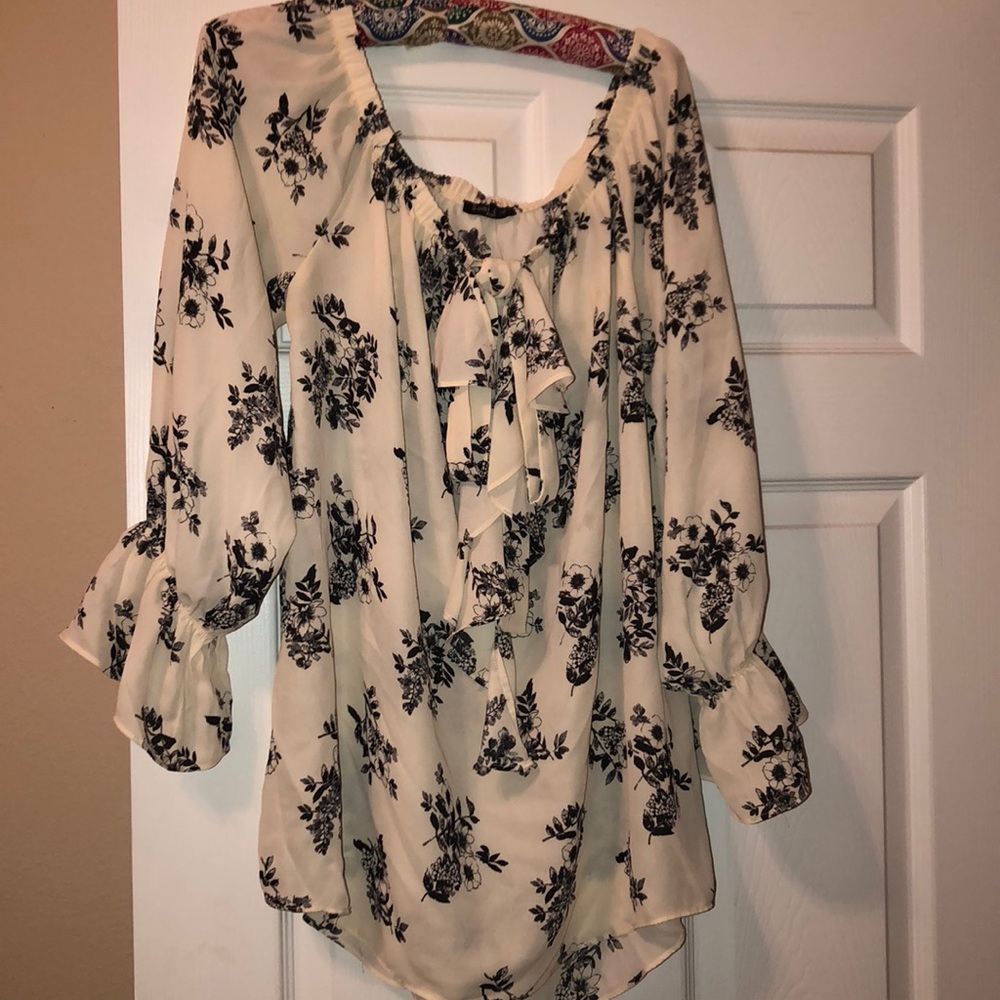 Can be worn off shoulders Cream and black blouse